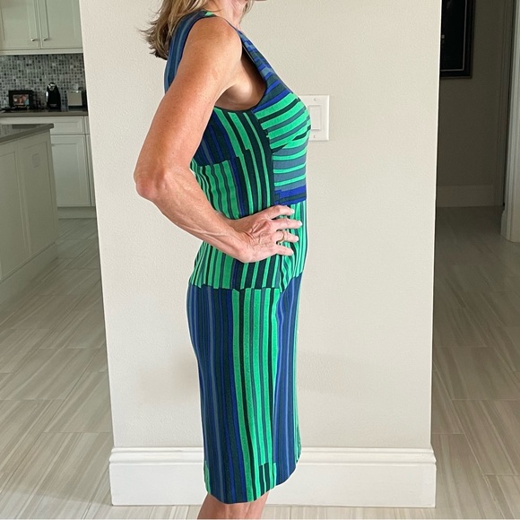 MaxMara sleeveless Dress and Matching Sweater - Picture 4 of 15